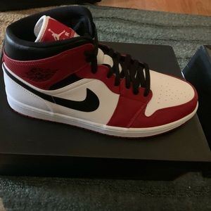 Air Jordan 1 mid chicago size 12